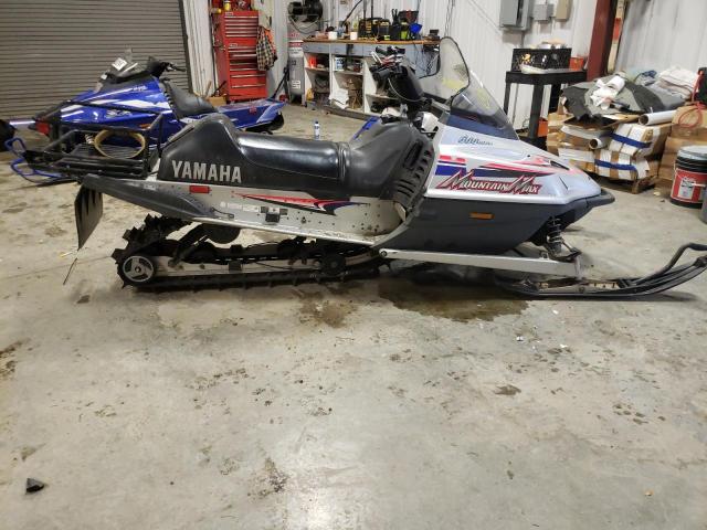 8EJ002252 - 2001 YAMAHA SNOWMOBILE SILVER photo 9