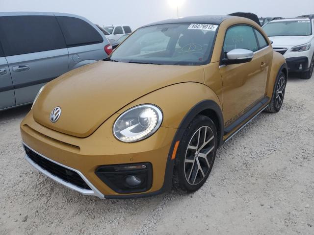 3VWS07ATXGM622880 - 2016 VOLKSWAGEN BEETLE DUN GOLD photo 2