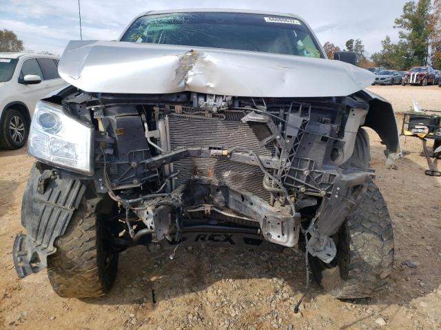 1N6AA0EJ4EN512564 - 2014 NISSAN TITAN S SILVER photo 9