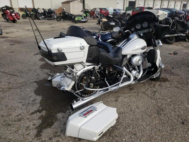 1HD1FCM13CB613311 - 2012 HARLEY-DAVIDSON FLHTCU ULT WHITE photo 4