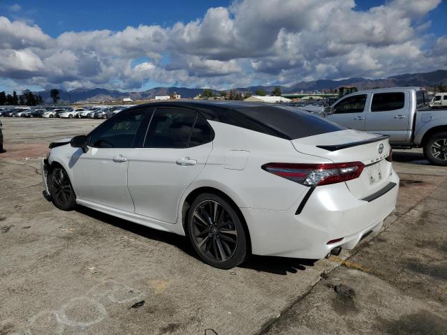 4T1B61HKXJU138640 - 2018 TOYOTA CAMRY XSE WHITE photo 3