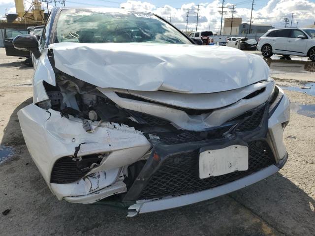 4T1B61HKXJU138640 - 2018 TOYOTA CAMRY XSE WHITE photo 9