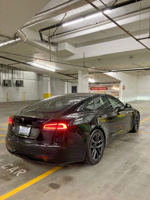 5YJSA1E55NF482523 - 2022 TESLA MODEL S Սև լուսանկար 4