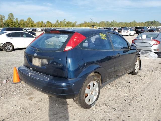 3FAFP31342R174100 - 2002 FORD FOCUS ZX3 BLUE photo 4