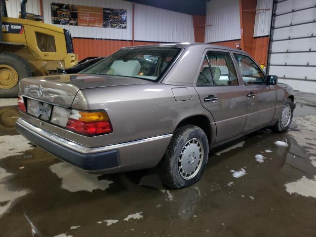 WDBED30D4LB241744 - 1990 MERCEDES-BENZ 300 E 4MAT GOLD photo 4