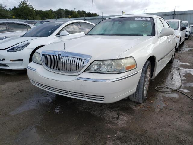 1LNHM82W13Y612474 - 2003 LINCOLN TOWN CAR S WHITE photo 2