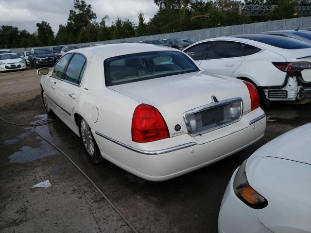 1LNHM82W13Y612474 - 2003 LINCOLN TOWN CAR S WHITE photo 3