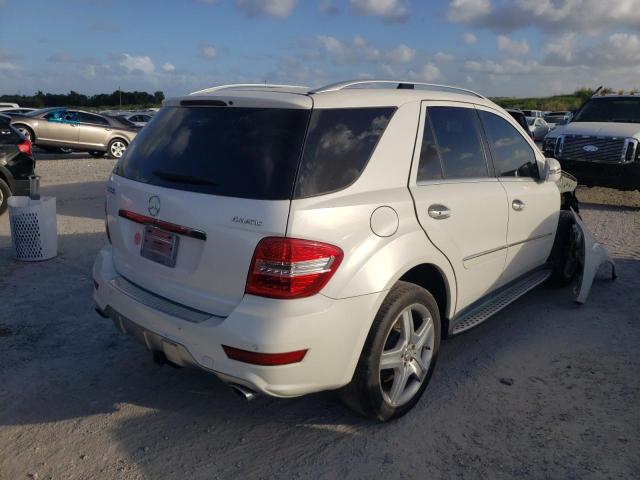 4JGBB7CB4BA663850 - 2011 MERCEDES-BENZ ML 550 4MA WHITE photo 4