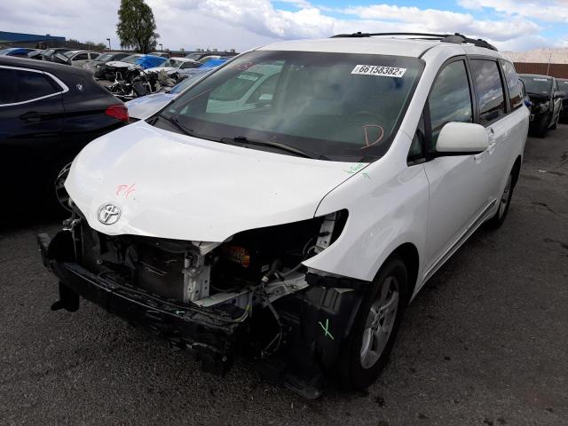 5TDKZ3DCXHS784202 - 2017 TOYOTA SIENNA LE WHITE photo 2