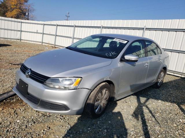 3VWDX7AJ4DM369490 - 2013 VOLKSWAGEN JETTA SE SILVER photo 2