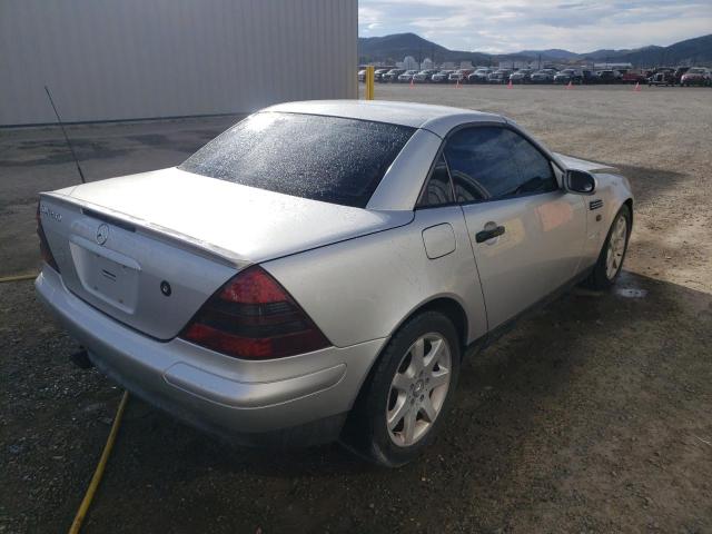 WDBKK47F2XF085627 - 1999 MERCEDES-BENZ SLK230KOM SILVER photo 4