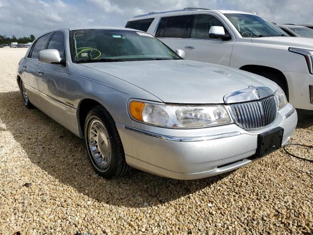 1LNHM83WX1Y611092 - 2001 LINCOLN TOWN CAR C SILVER photo 1