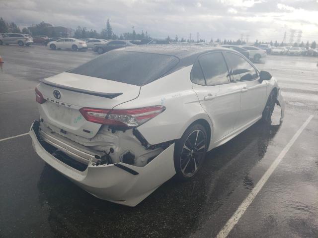 4T1B61HK2JU128281 - 2018 TOYOTA CAMRY XSE WHITE photo 4