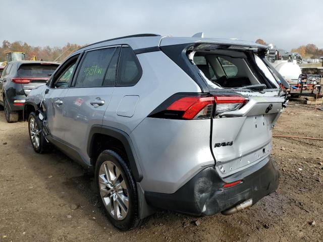 2T3A1RFVXMC235890 - 2021 TOYOTA RAV4 XLE P SILVER photo 3