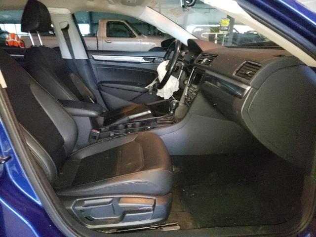 1VWDT7A39HC030860 - 2017 VOLKSWAGEN PASSAT R-L BLUE photo 5