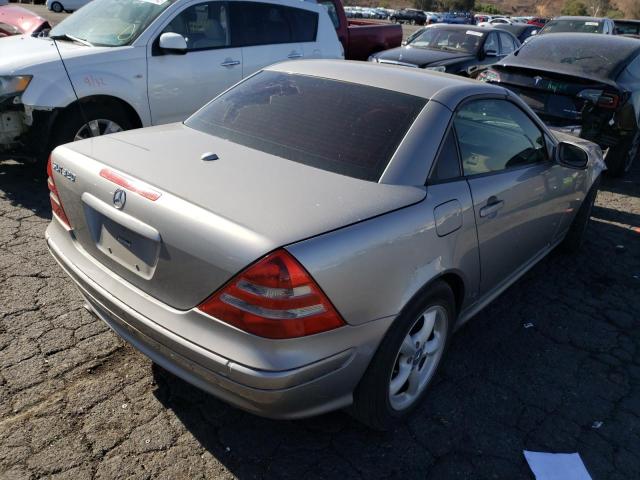 WDBKK65F43F281139 - 2003 MERCEDES-BENZ SLK 320 GRAY photo 4