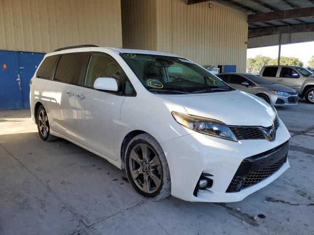 5TDXZ3DC6KS003639 - 2019 TOYOTA SIENNA SE WHITE photo 1