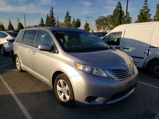 5TDKK3DC8FS668983 - 2015 TOYOTA SIENNA LE SILVER photo 1