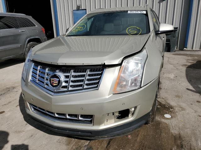 3GYFNBE31GS556972 - 2016 CADILLAC SRX LUXURY GOLD photo 2