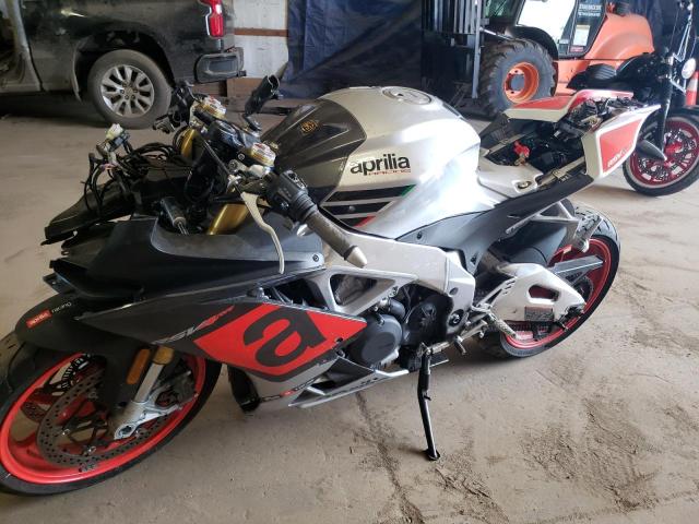 ZD4KEU00XJS001295 - 2018 APRILIA RSV4 SILVER photo 9