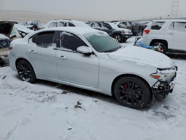 ZARFAEDN7H7533725 - 2017 ALFA ROMEO GIULIA Q4 WHITE photo 4