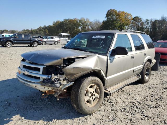 1GNDT13W1WK245988 - 1998 CHEVROLET BLAZER TAN photo 2