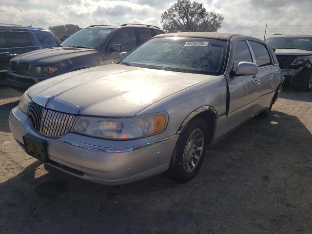 1LNHM82W01Y689110 - 2001 LINCOLN TOWN CAR S SILVER photo 2