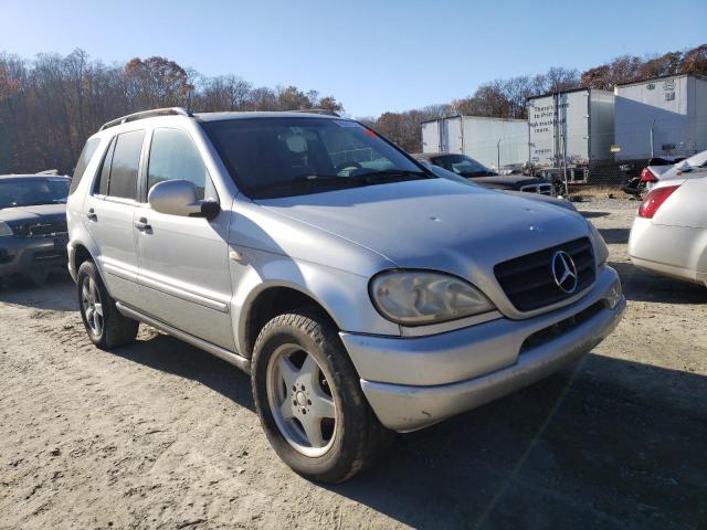 4JGAB54E1YA189759 - 2000 MERCEDES-BENZ ML 320 SILVER photo 1