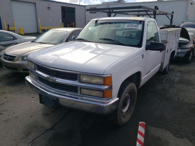 1GBGC34R5YR222500 - 2000 CHEVROLET UK WHITE photo 2