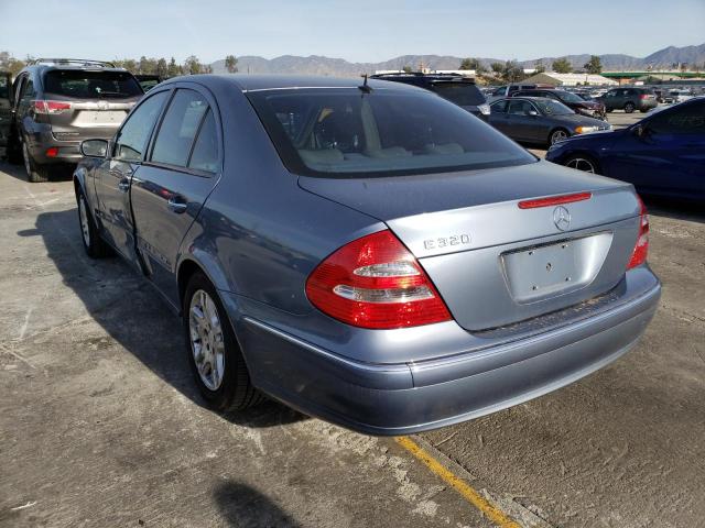 WDBUF65J35A676169 - 2005 MERCEDES-BENZ E 320 BLUE photo 3