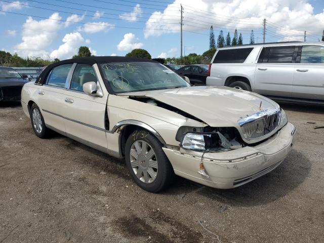 1LNHM83W83Y670872 - 2003 LINCOLN TOWN CAR C GOLD photo 1