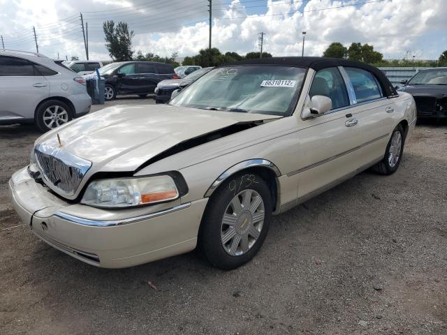 1LNHM83W83Y670872 - 2003 LINCOLN TOWN CAR C GOLD photo 2