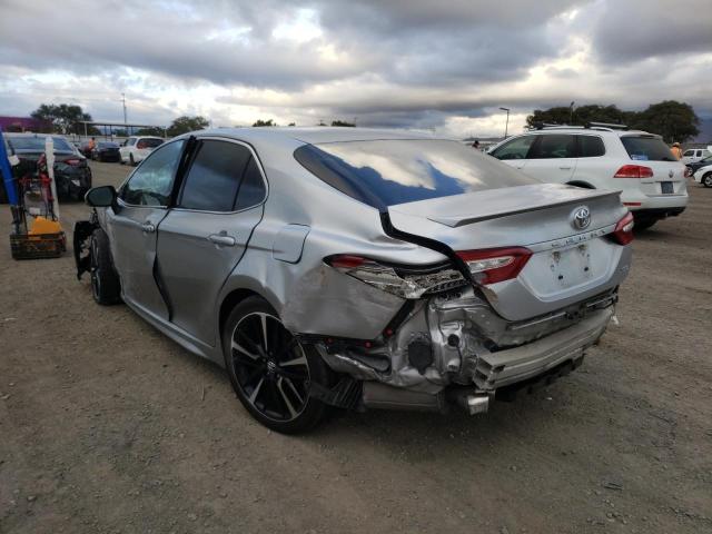 4T1B61HK9JU044376 - 2018 TOYOTA CAMRY XSE SILVER photo 3