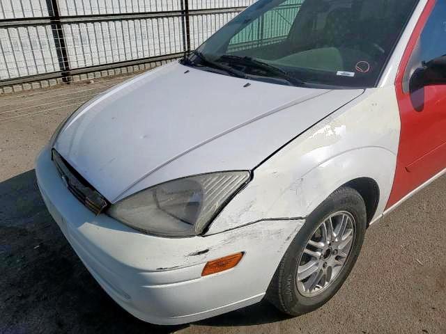 1FAFP363X2W207686 - 2002 FORD FOCUS SE WHITE photo 9