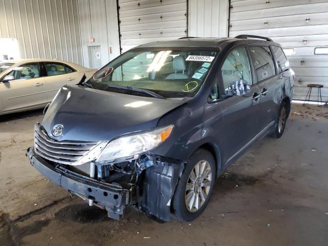 5TDDK3DC3FS121659 - 2015 TOYOTA SIENNA XLE BLUE photo 2