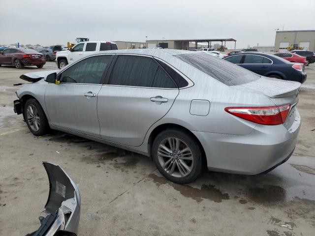 4T1BF1FK7HU389242 - 2017 TOYOTA CAMRY SILVER photo 2