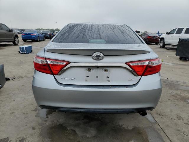 4T1BF1FK7HU389242 - 2017 TOYOTA CAMRY SILVER photo 6