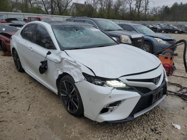 4T1B61HK7JU097819 - 2018 TOYOTA CAMRY XSE WHITE photo 1