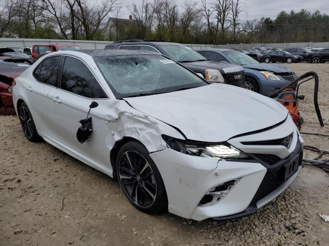 4T1B61HK7JU097819 - 2018 TOYOTA CAMRY XSE WHITE photo 9