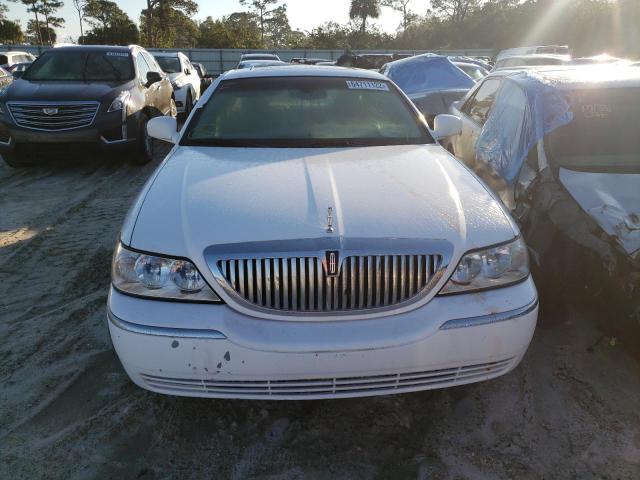 1LNHM82W85Y634085 - 2005 LINCOLN TOWN CAR S WHITE photo 5