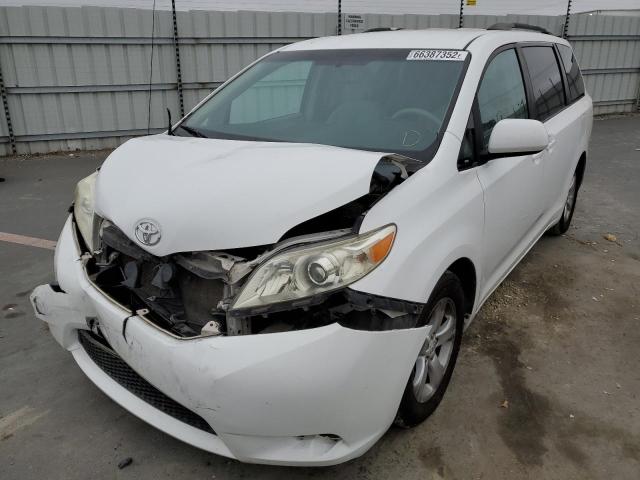 5TDKK3DC7BS019511 - 2011 TOYOTA SIENNA LE WHITE photo 2