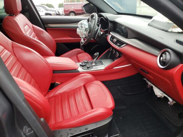 ZASFAKNN1J7B76188 - 2018 ALFA ROMEO STELVIO TI GRAY photo 5