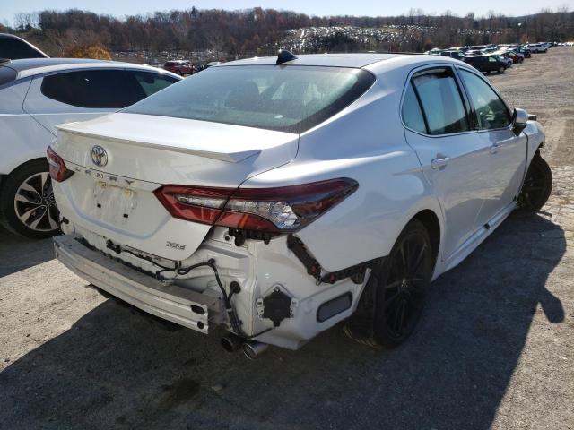 4T1K61AK5MU583026 - 2021 TOYOTA CAMRY XSE WHITE photo 4