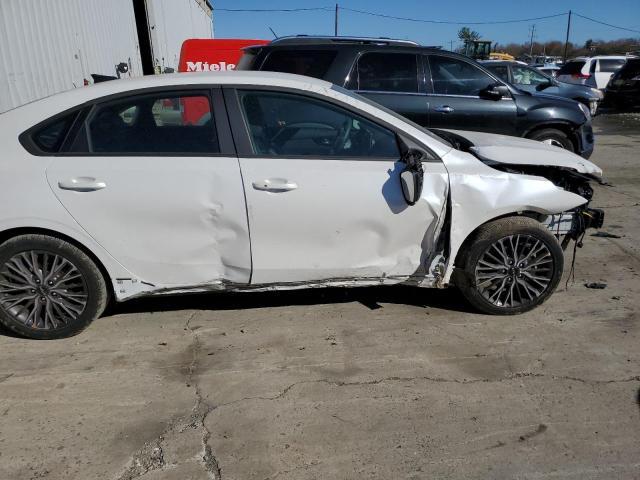 3KPF54AD6NE508072 - 2022 KIA FORTE GT L WHITE photo 9