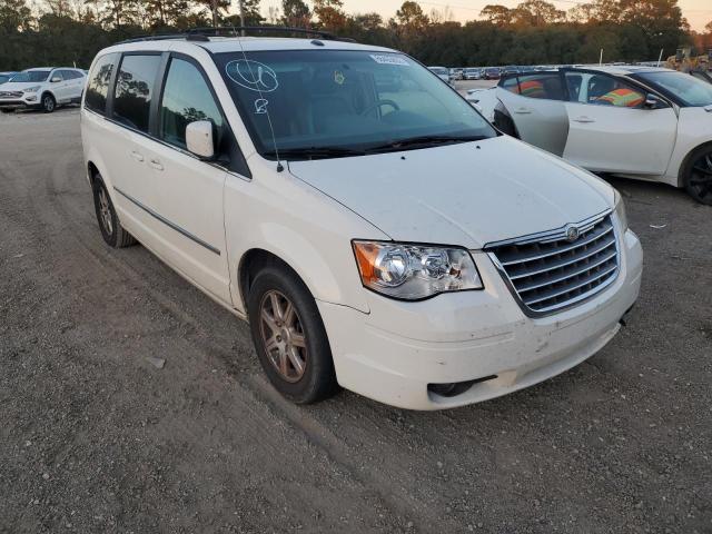 2A4RR5D11AR132568 - 2010 CHRYSLER TOWN & COU WHITE photo 1