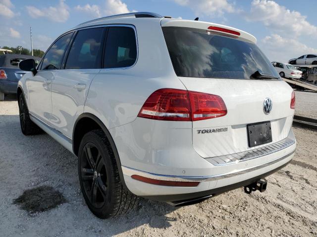 WVGRF7BP9HD001687 - 2017 VOLKSWAGEN TOUAREG WO WHITE photo 2