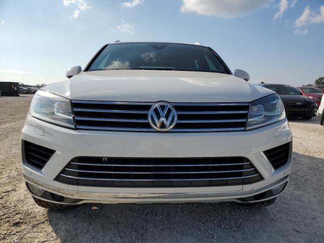 WVGRF7BP9HD001687 - 2017 VOLKSWAGEN TOUAREG WO WHITE photo 5