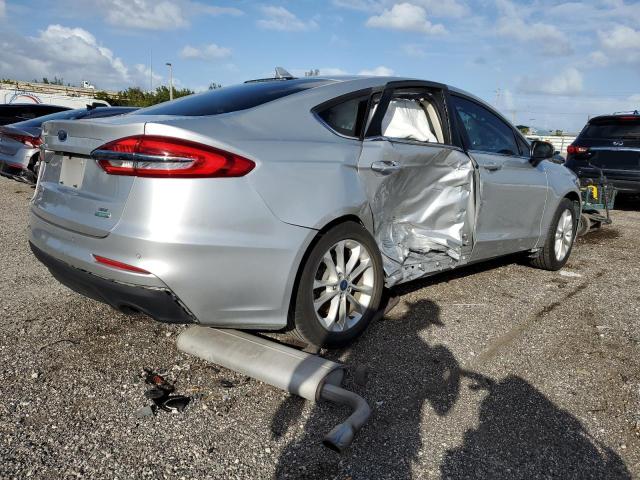 3FA6P0HD5KR239002 - 2019 FORD FUSION SE SILVER photo 4