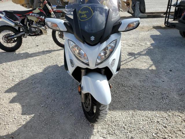 JS1CP51BXD2100441 - 2013 SUZUKI AN650 A WHITE photo 9