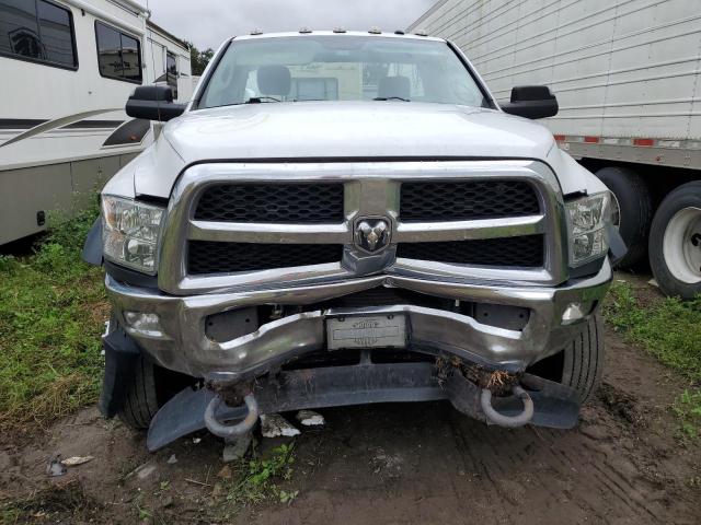 3C7WRMBL2JG134281 - 2018 RAM 5500 WHITE photo 9